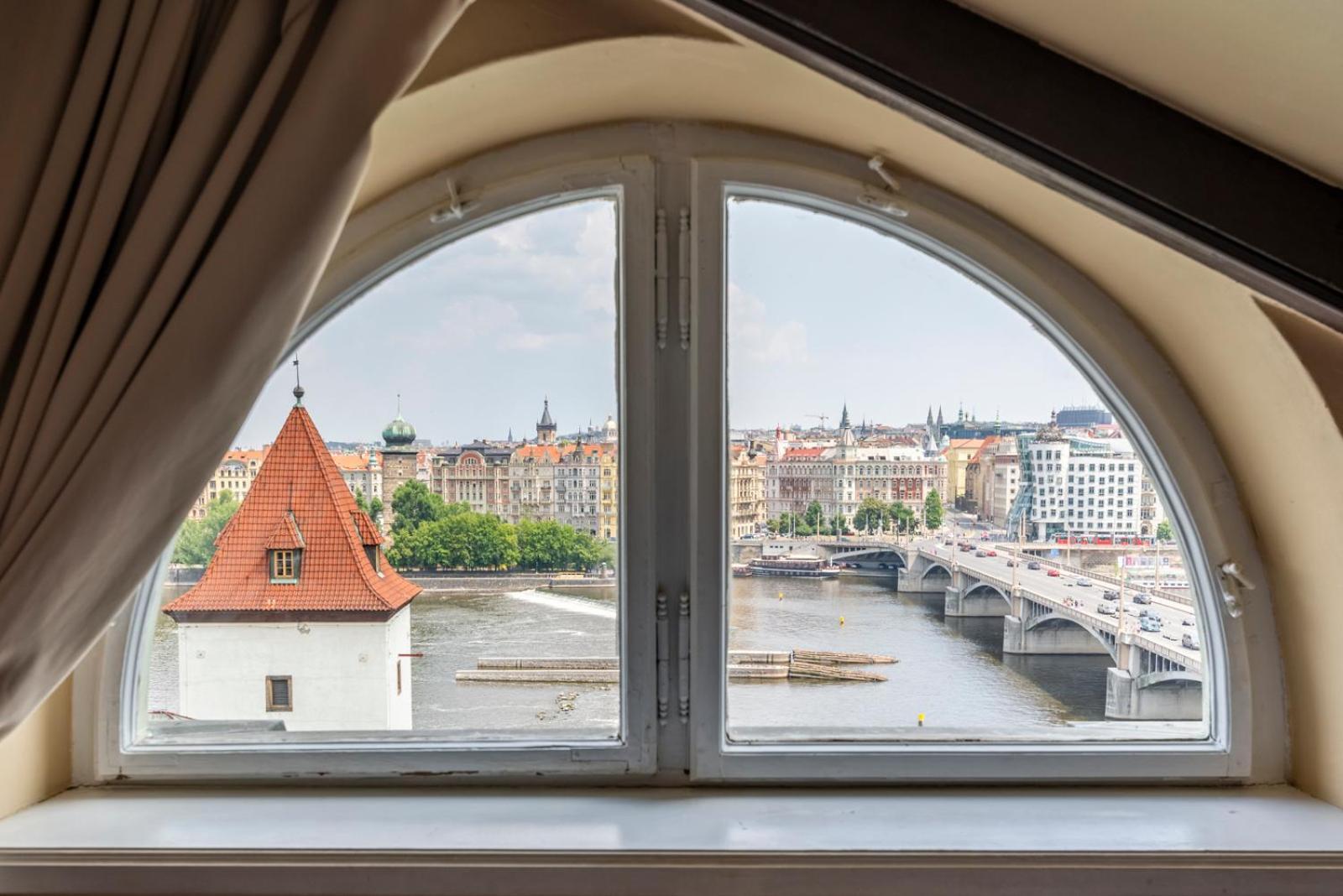 Janáčkovo nábřeží 19 - Riverside Apartments Praga Exterior foto